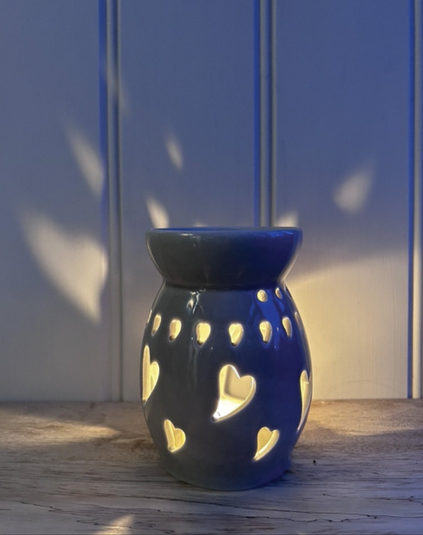 Cut out Hearts Ceramic Wax Melter - Grey