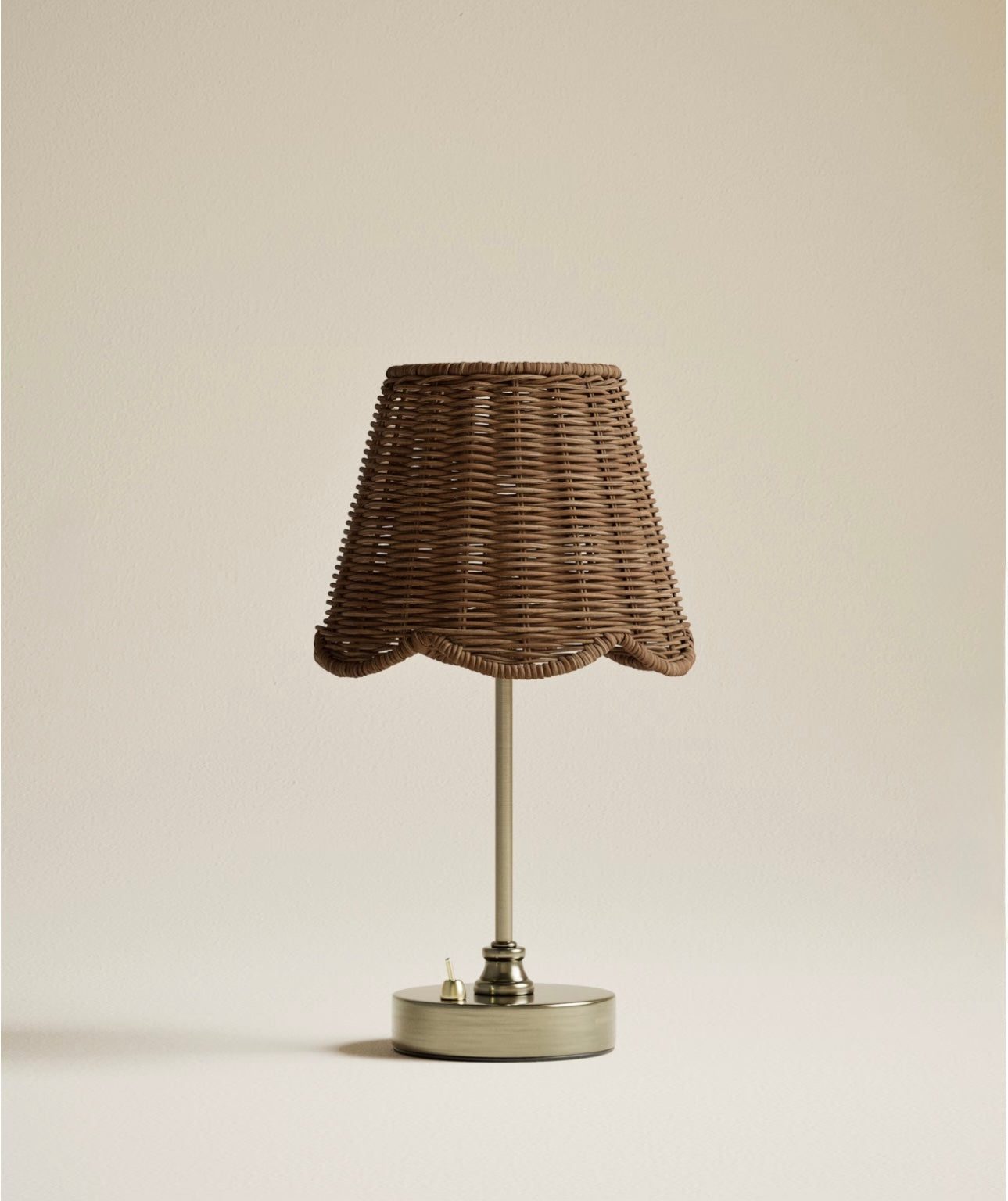 Wicker Scallop Rechargeable table Lamp