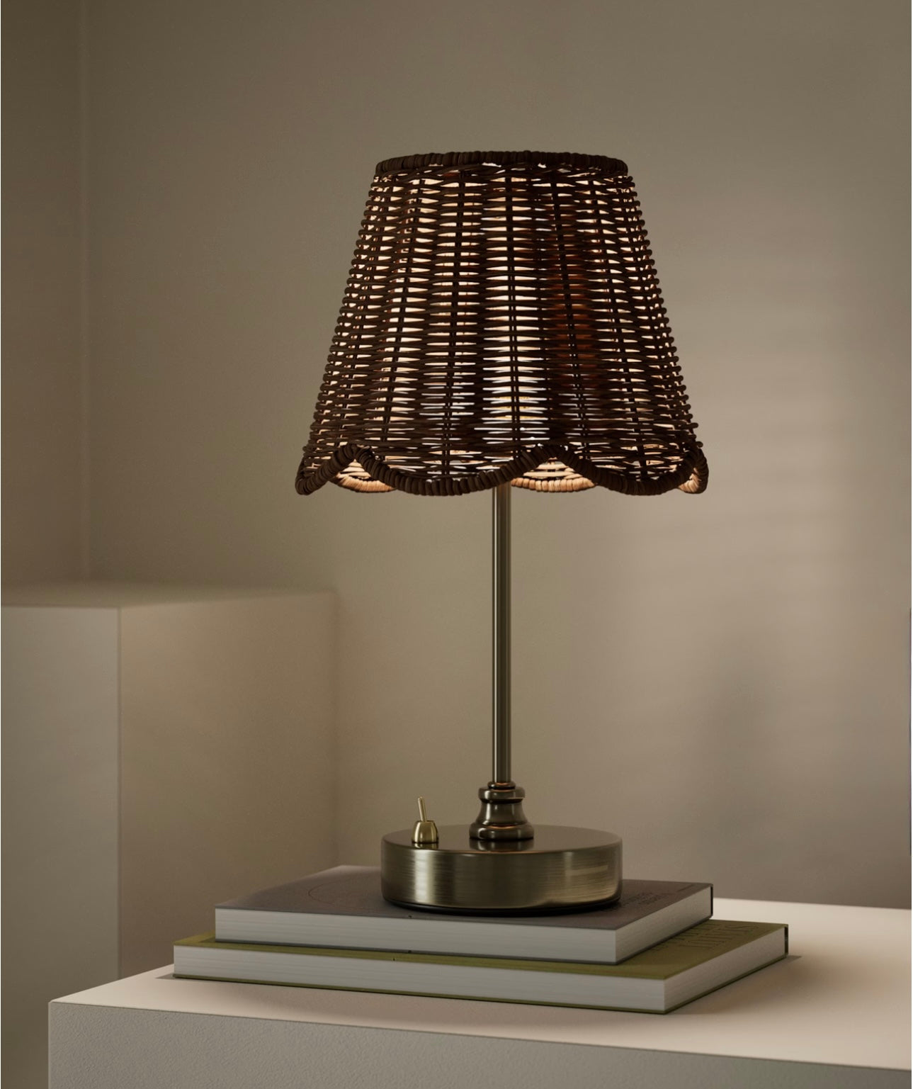 Wicker Scallop Rechargeable table Lamp