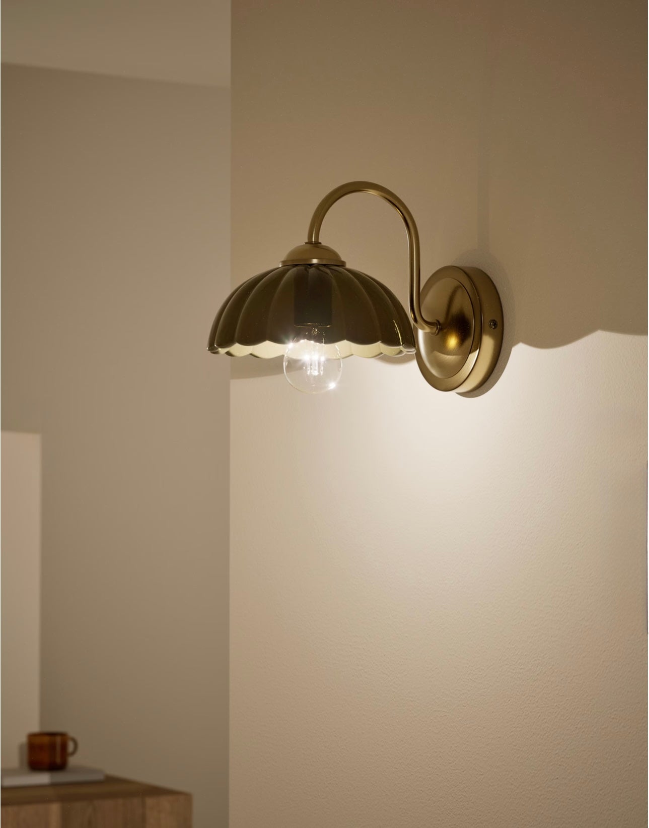 Glass Scallop Wall Light - Green