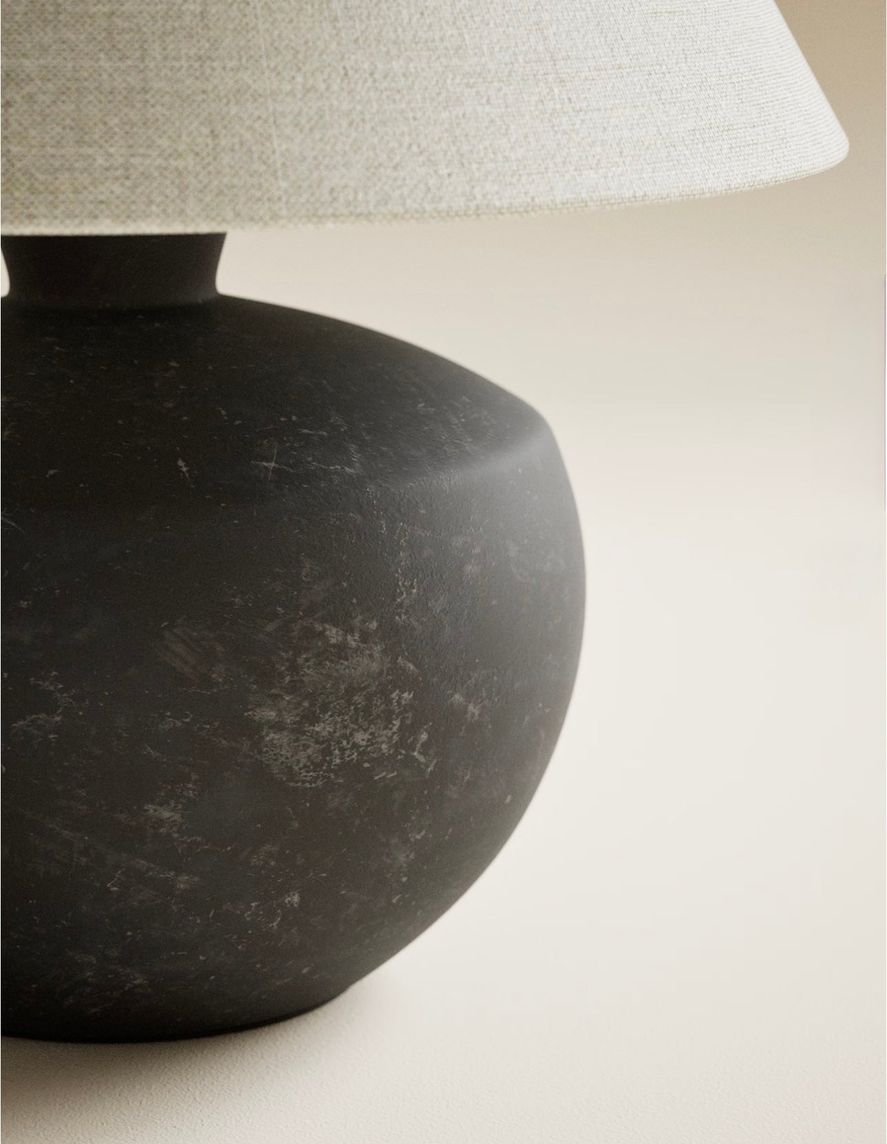 Roma Urn Table Lamp - Black