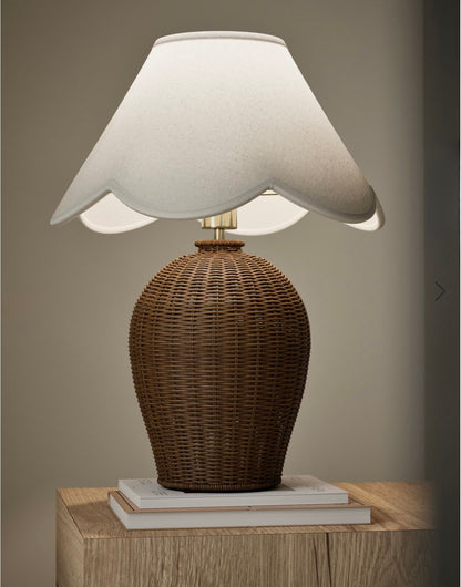 Wicker Scallop Shade Table Lamp