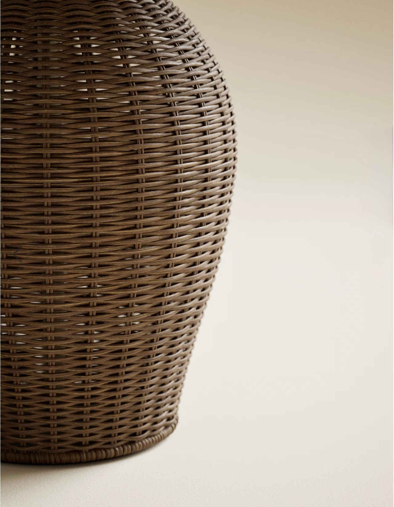 Wicker Scallop Shade Table Lamp